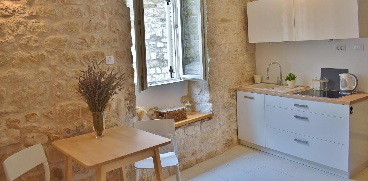 Rooms And Studio Old Town Rab Town Eksteriør bilde