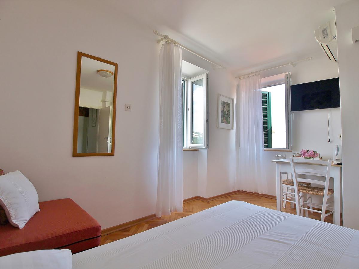 Rooms And Studio Old Town Rab Town Eksteriør bilde